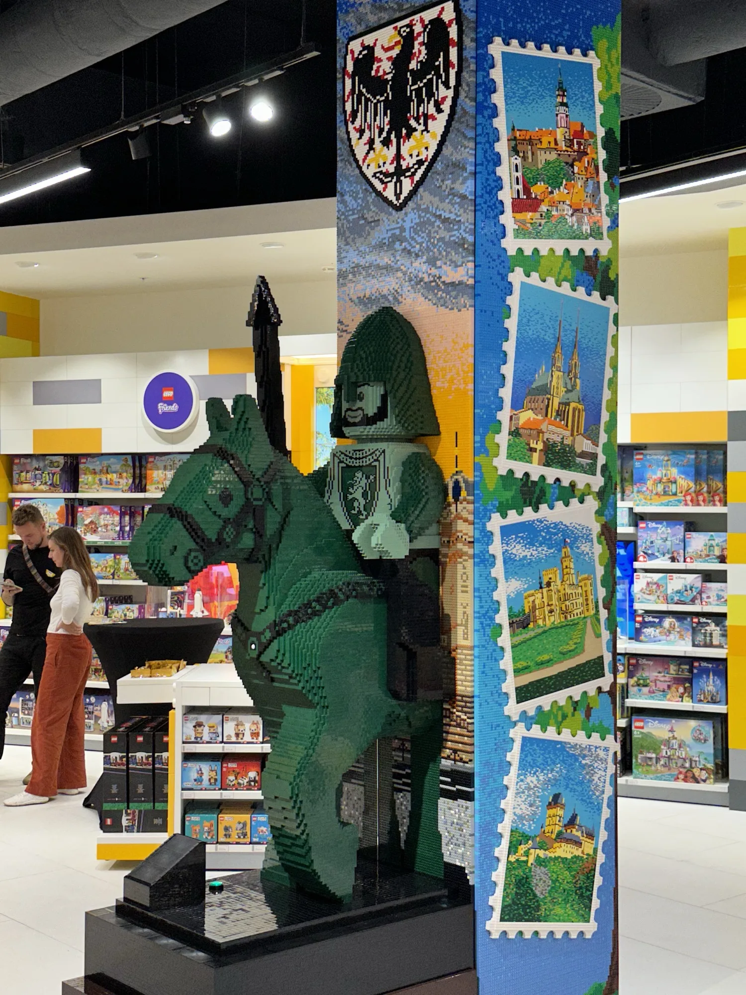 Svatý Václav na koni z LEGO kostek v LEGO obchodě na Chodově